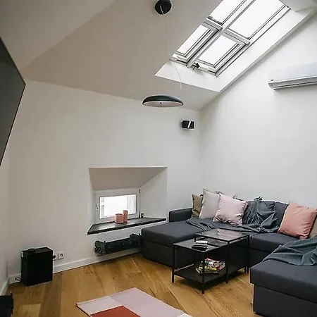 Huge 3-bed Duplex W Sauna, Jacuzzi, Terrace & Ac * Prag