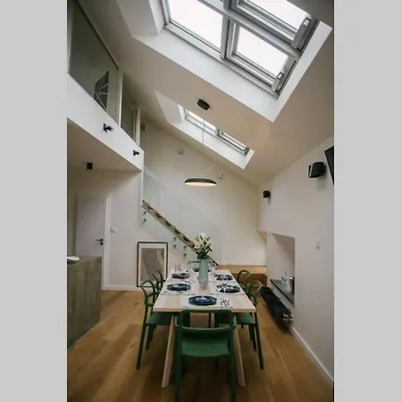 Huge 3-bed Duplex W Sauna, Jacuzzi, Terrace & Ac Daire Prag