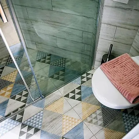 Huge 3-bed Duplex W Sauna, Jacuzzi, Terrace & Ac Daire Prag